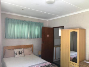 Отель Haus Barbara Guest House  Bredasdorp